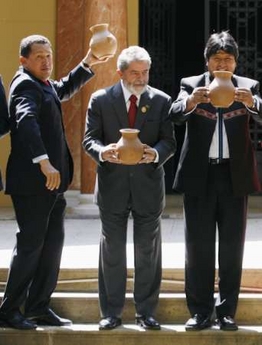 Chavecito scares reporters with a jug of chicha!