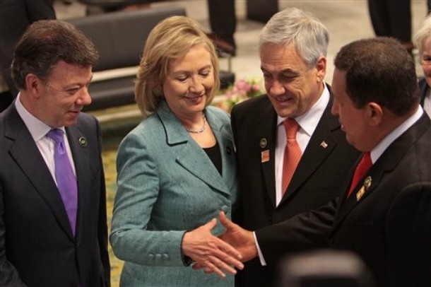 hillary-chavecito-handshake.jpg