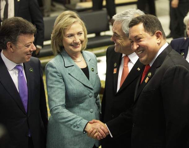 hillary-chavecito-handshake2.jpg