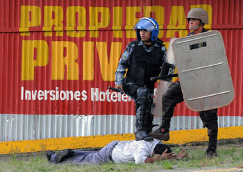 honduran-repression.jpg