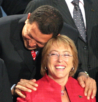 Cute shot of Hugo Chavez and Michelle Bachelet